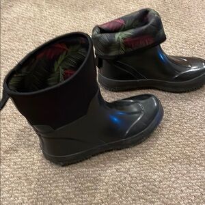 Mountain Hardwear Black Winter & Rain Boots